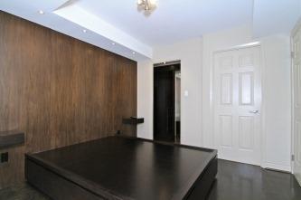 901 - 80 Cumberland St, Condo with 2 bedrooms, 3 bathrooms and 1 parking in Toronto ON | Image 14