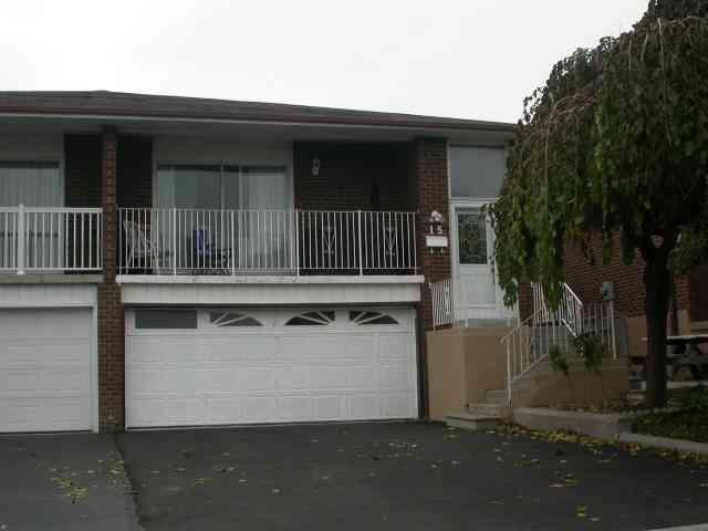 15 Albany Dr, House semidetached with 4 bedrooms, 2 bathrooms and 4 parking in Vaughan ON | Image 1