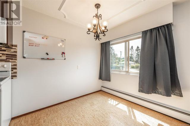 129 - 1680 Poplar Ave, Condo with 2 bedrooms, 1 bathrooms and 1 parking in Saanich BC | Image 10