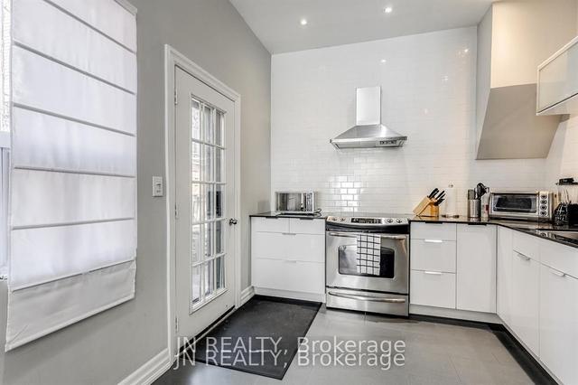 308 Harbord St, House semidetached with 3 bedrooms, 2 bathrooms and 0 parking in Toronto ON | Image 6
