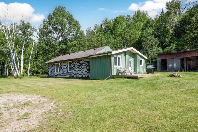 8667 Side Road 15 Rd, House detached with 2 bedrooms, 1 bathrooms and 17 parking in Wellington North ON | Image 1