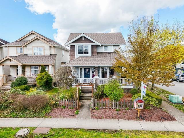 6869 192nd Street, House detached with 4 bedrooms, 4 bathrooms and 3 parking in Surrey BC | Image 1