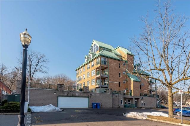 202 - 19 Lake Avenue S, Condo with 2 bedrooms, 2 bathrooms and null parking in Hamilton ON | Image 3