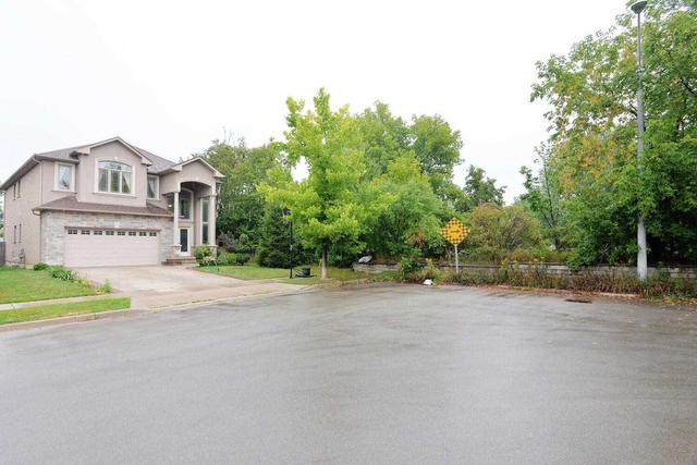 75 Arrowhead Dr, House detached with 4 bedrooms, 4 bathrooms and 2 parking in Hamilton ON | Image 12