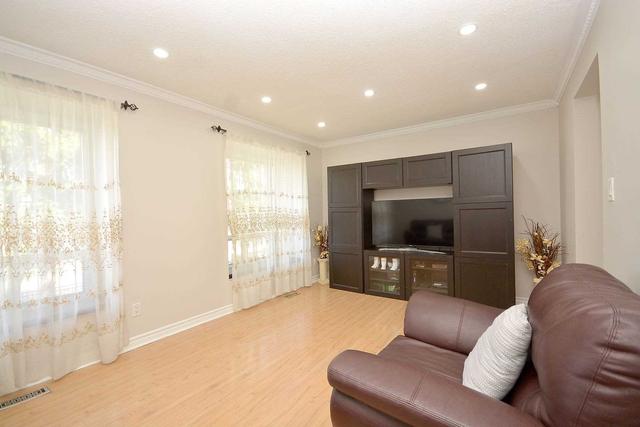 71 Carleton Pl, Townhouse with 3 bedrooms, 2 bathrooms and 2 parking in Brampton ON | Image 38