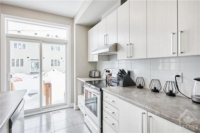 66 Damselfish Walk, Townhouse with 3 bedrooms, 3 bathrooms and 3 parking in Ottawa ON | Image 15