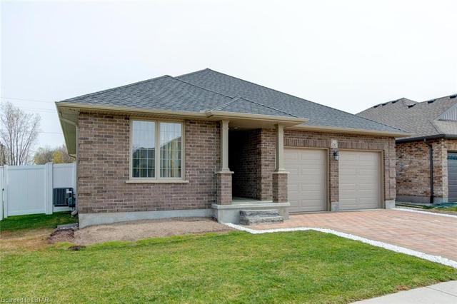 575 Bennett Crescent, House detached with 5 bedrooms, 3 bathrooms and 6 parking in Strathroy Caradoc ON | Image 2
