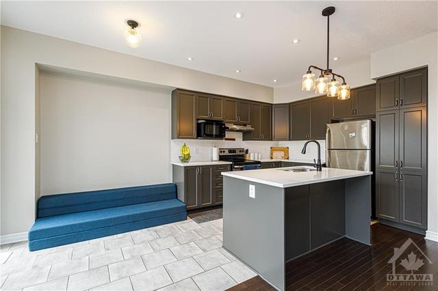 317 Livery Street, Townhouse with 3 bedrooms, 3 bathrooms and 3 parking in Ottawa ON | Image 9