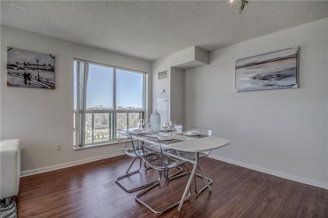 1003 - 23 Lorraine Dr, Condo with 3 bedrooms, 2 bathrooms and 1 parking in Toronto ON | Image 4