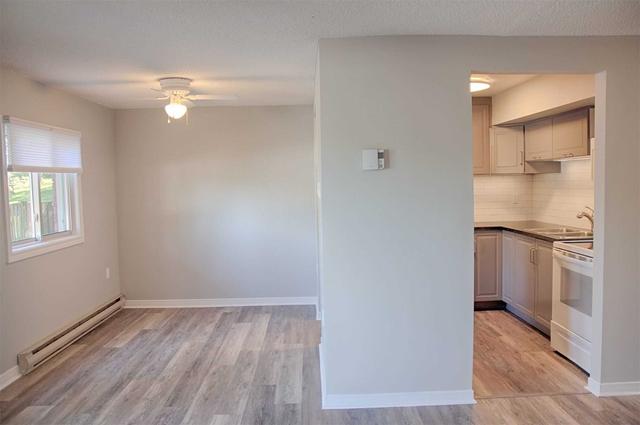 4 - 22 Meadow Lane, Condo with 2 bedrooms, 1 bathrooms and 1 parking in Barrie ON | Image 4