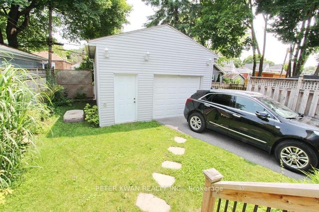139 Dunington Dr, House detached with 3 bedrooms, 4 bathrooms and 5 parking in Toronto ON | Image 9