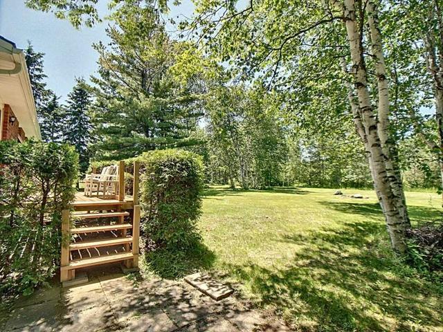129 Pinewood Blvd, House detached with 3 bedrooms, 2 bathrooms and 8 parking in Kawartha Lakes ON | Image 6