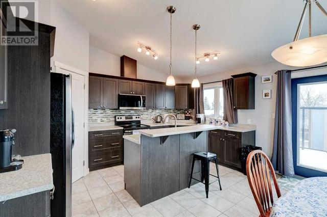 4801 45 Avenue, House other with 4 bedrooms, 3 bathrooms and 4 parking in Spirit River AB | Image 4