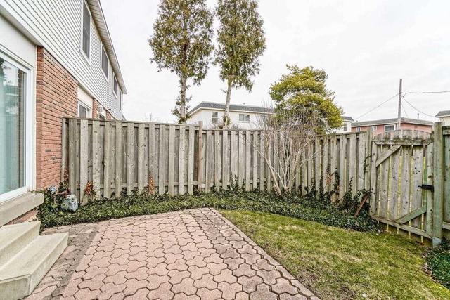 27 Huntsville St, Townhouse with 3 bedrooms, 2 bathrooms and 3 parking in Hamilton ON | Image 15