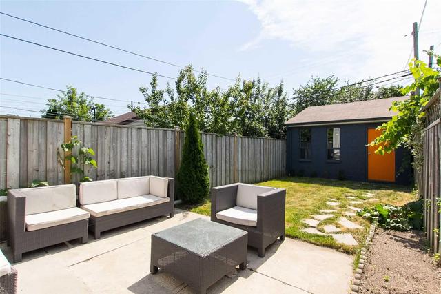 Upper - 374 Westmoreland Ave N, House detached with 3 bedrooms, 2 bathrooms and 1 parking in Toronto ON | Image 20