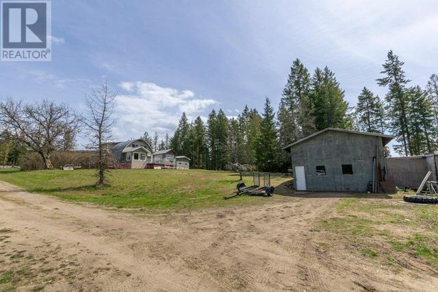 5800 97b Highway, House detached with 3 bedrooms, 2 bathrooms and 99 parking in Columbia Shuswap D BC | Image 41