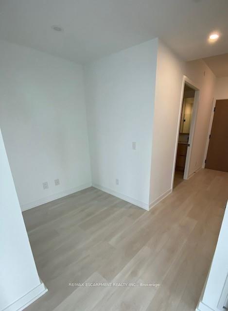 2402 - 5 Defries St, Condo with 2 bedrooms, 2 bathrooms and 1 parking in Toronto ON | Image 5