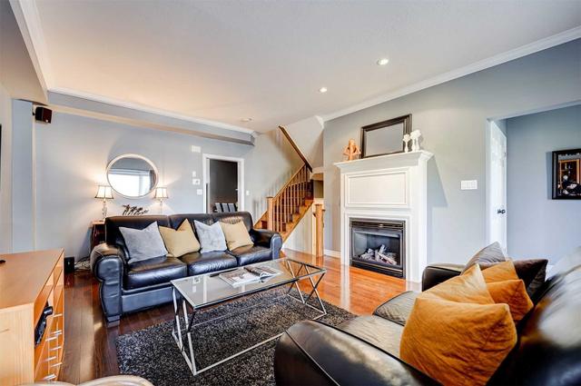 2038 Merchants Gate, House detached with 3 bedrooms, 3 bathrooms and 4 parking in Oakville ON | Image 3