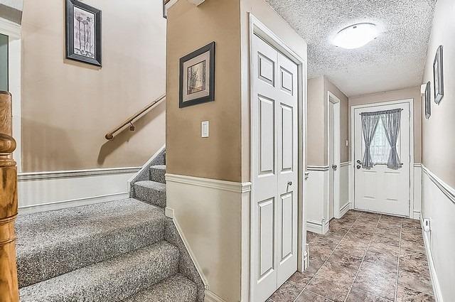 104 Loggers Run Rd, Townhouse with 3 bedrooms, 2 bathrooms and 1 parking in Barrie ON | Image 2
