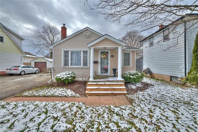 6100 Collins Dr, House detached with 3 bedrooms, 1 bathrooms and 5 parking in Niagara Falls ON | Image 1