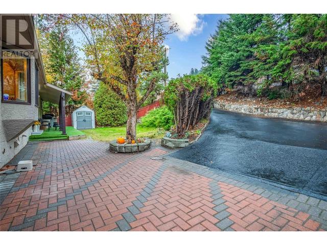 1102 Bentien Road, House detached with 6 bedrooms, 3 bathrooms and 4 parking in Kelowna BC | Image 5