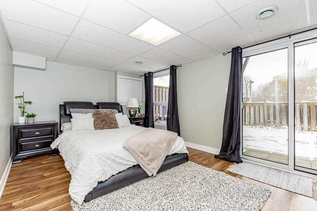 53 Foster Cres N, Townhouse with 3 bedrooms, 2 bathrooms and 2 parking in Brampton ON | Image 18