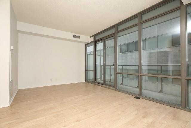 401 - 832 Bay St, Condo with 1 bedrooms, 1 bathrooms and 0 parking in Toronto ON | Image 16