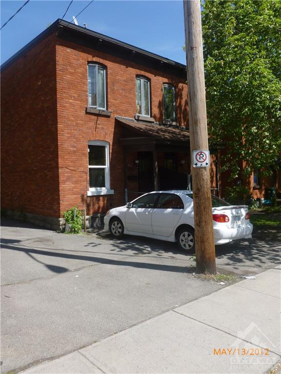 205 Henderson Avenue, Home with 3 bedrooms, 2 bathrooms and 2 parking in Ottawa ON | Card Image