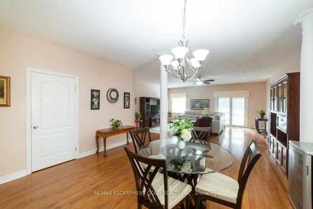 63 Davis Cres, House detached with 3 bedrooms, 3 bathrooms and 6 parking in Hamilton ON | Image 5