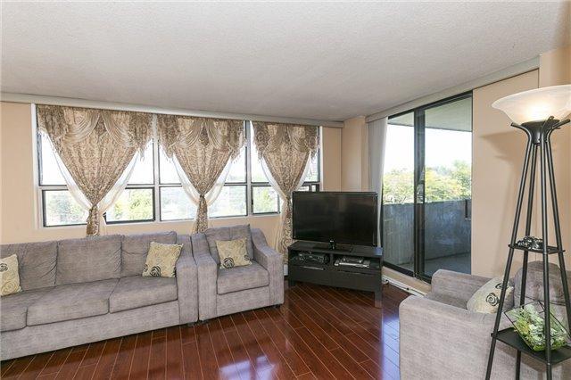 504 - 45 Sunrise Ave, Condo with 3 bedrooms, 2 bathrooms and 1 parking in Toronto ON | Image 4