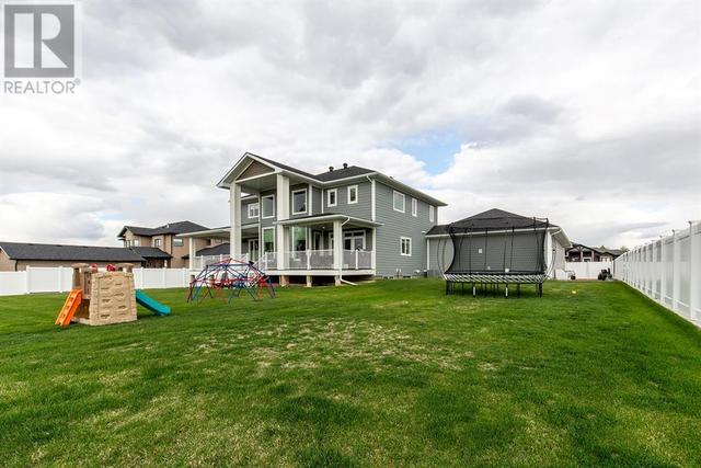 1009 East 11 Avenue, House detached with 5 bedrooms, 3 bathrooms and 4 parking in Cypress County AB | Image 49