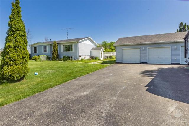 1262 Ford Road, House detached with 4 bedrooms, 2 bathrooms and 8 parking in Beckwith ON | Image 3