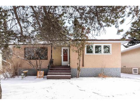 8635 76 St Nw, House detached with 3 bedrooms, 2 bathrooms and 4 parking in Edmonton AB | Card Image
