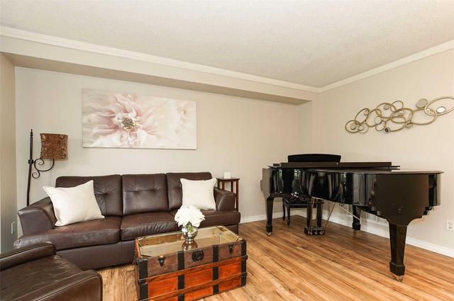 86 Trevino Circ, House attached with 2 bedrooms, 2 bathrooms and 2 parking in Barrie ON | Image 4