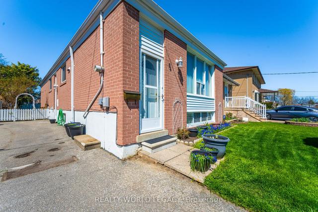 94 Topcliff Ave, House semidetached with 3 bedrooms, 2 bathrooms and 2 parking in Toronto ON | Image 12