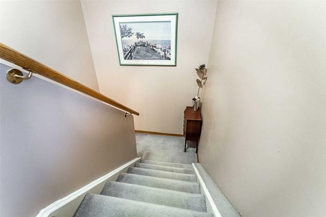 116 Ashton Cres, Townhouse with 3 bedrooms, 2 bathrooms and 2 parking in Brampton ON | Image 11