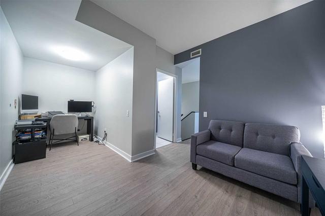 th01 - 29 Singer Crt, Townhouse with 2 bedrooms, 3 bathrooms and 1 parking in Toronto ON | Image 8
