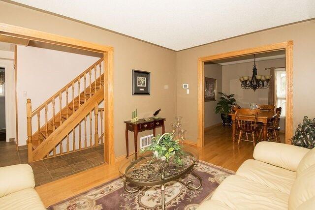 1012 Ridgemount Blvd, House detached with 3 bedrooms, 4 bathrooms and 2 parking in Oshawa ON | Image 7