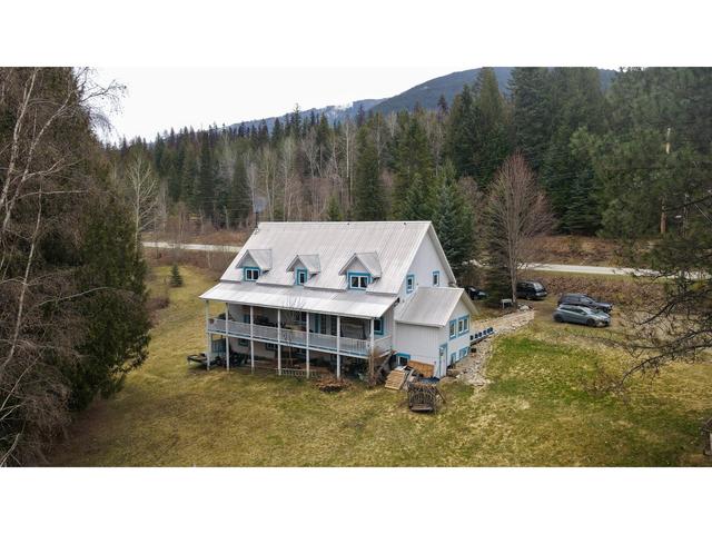 6685 Highway 6, House detached with 5 bedrooms, 3 bathrooms and null parking in Central Kootenay H BC | Image 47