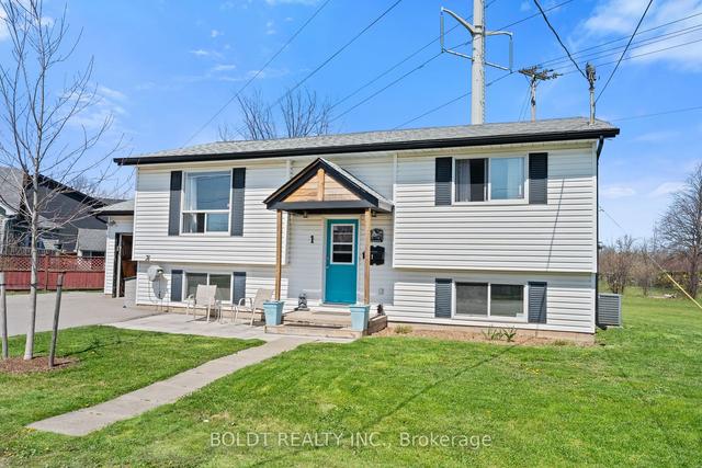 1 Beatrice St, House detached with 2 bedrooms, 2 bathrooms and 6 parking in St. Catharines ON | Image 12