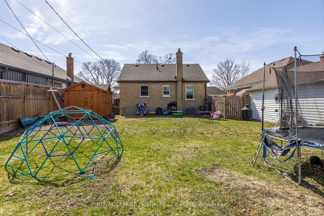 36 Ephgrave Blvd, House detached with 2 bedrooms, 1 bathrooms and 2 parking in Peterborough ON | Image 32
