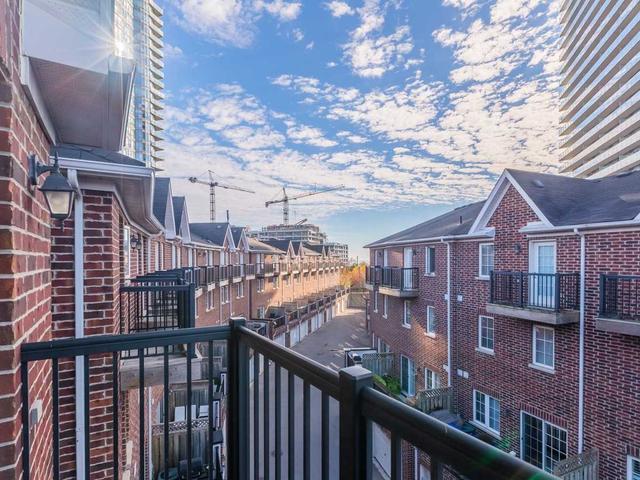 th36 - 99 The Queensway, Townhouse with 3 bedrooms, 2 bathrooms and 1 parking in Toronto ON | Image 16