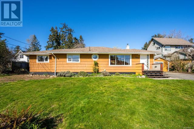 1760 Robb Ave, House detached with 3 bedrooms, 2 bathrooms and 4 parking in Comox BC | Image 1