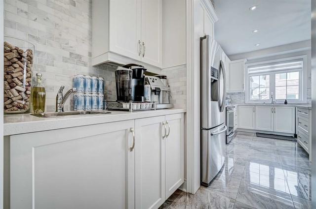 147 Hoey Cres, House detached with 4 bedrooms, 5 bathrooms and 4 parking in Oakville ON | Image 7