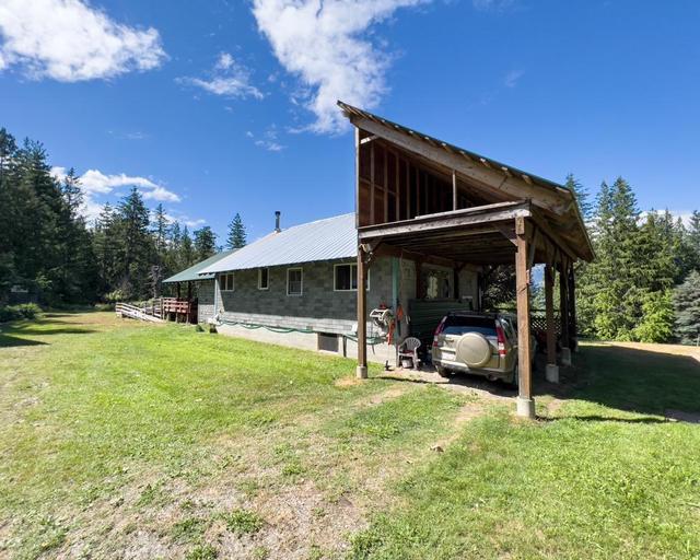 589 Sagacious Road, House detached with 2 bedrooms, 1 bathrooms and null parking in Columbia Shuswap B BC | Image 37