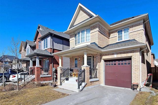 204 Lady Angela Ave, House detached with 3 bedrooms, 3 bathrooms and 2 parking in Oshawa ON | Image 1