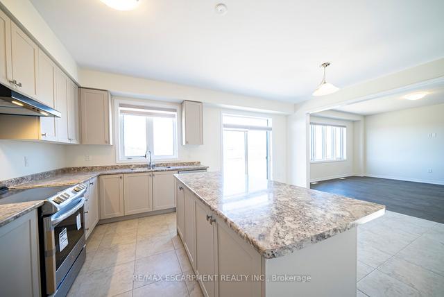 21 Bee Cres, House detached with 4 bedrooms, 4 bathrooms and 4 parking in Brantford ON | Image 3