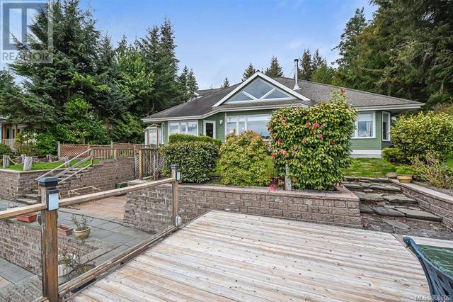 7602 Ships Point Rd, House detached with 3 bedrooms, 3 bathrooms and 6 parking in Comox Valley A BC | Image 17