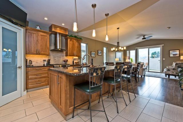 6813 Mountainview Drive, House detached with 3 bedrooms, 2 bathrooms and 2 parking in Oliver BC | Image 5