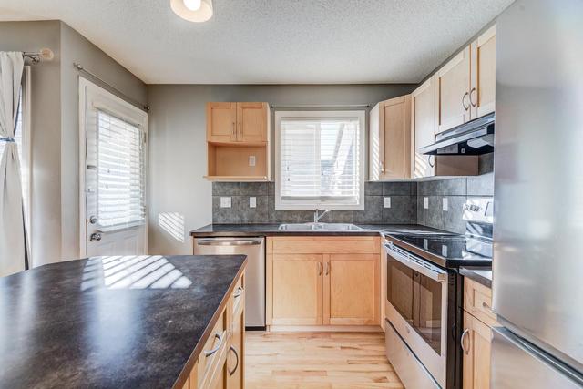 186 Royal Oak Gardens Nw, Home with 3 bedrooms, 1 bathrooms and 2 parking in Calgary AB | Image 9